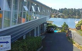 Waterfront Lodge Motel